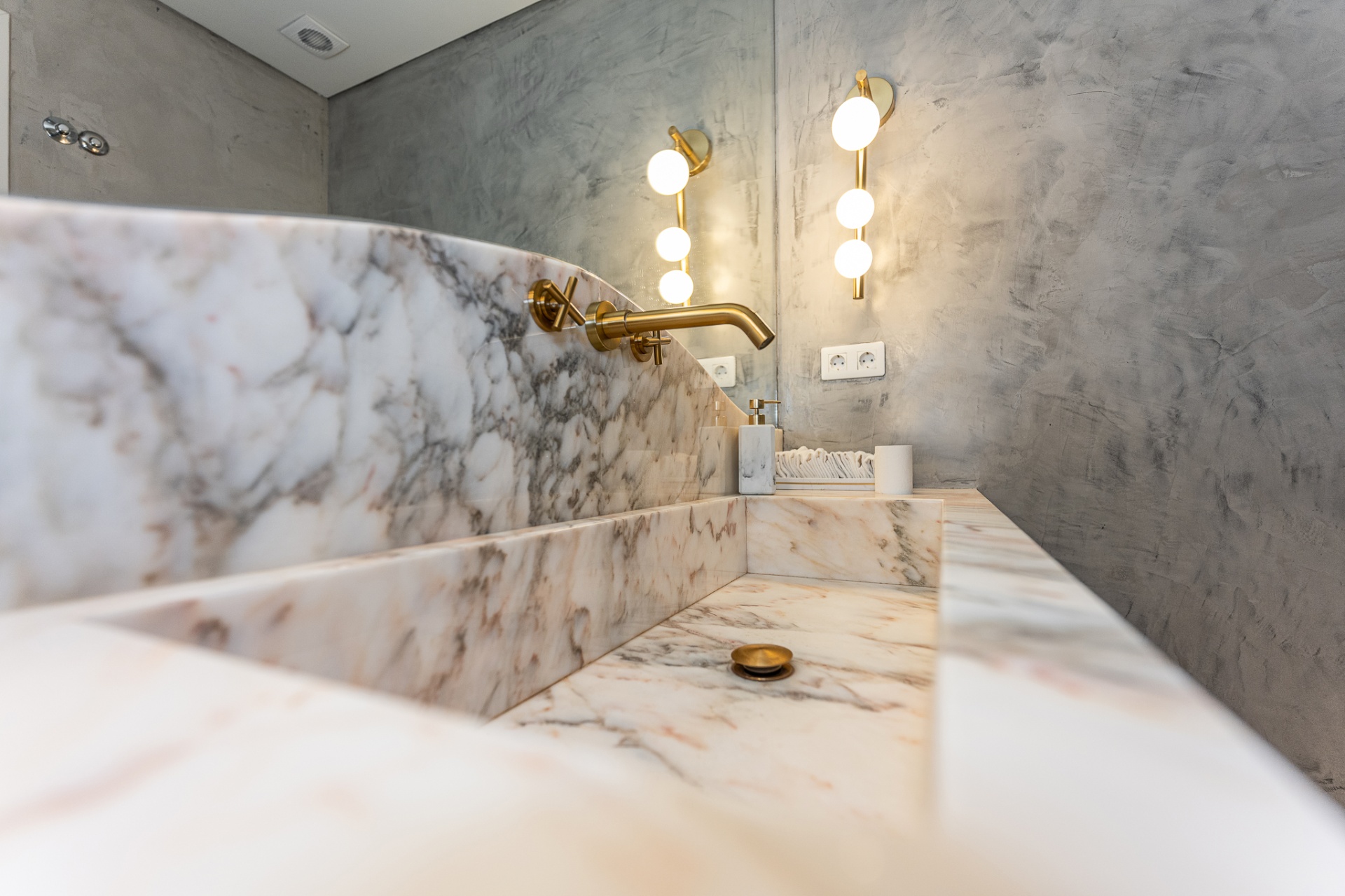 Guest bathroom — detail