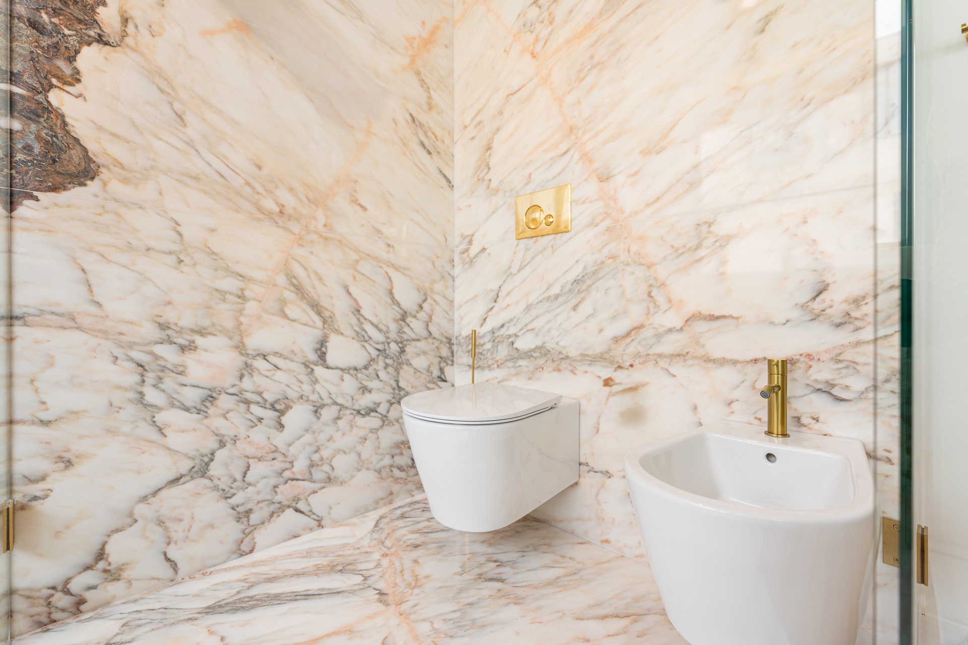 Master bathroom — detail